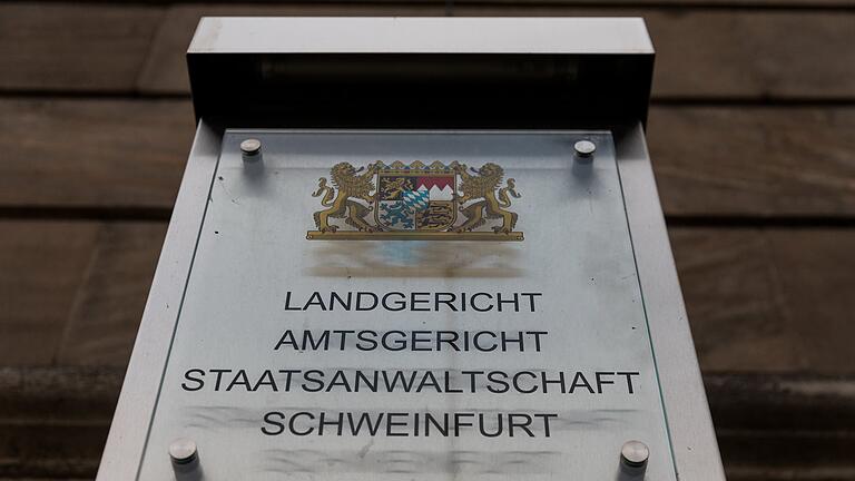 Ein Würzburger Rechtsanwalt stand in Schweinfurt vor dem Landgericht. Ihm wurde vorgeworfen, dass er die Zwangsvollstreckung einer Immobilien vereiteln wollte.