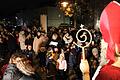 Der Nikolaus kam zur Entzündung der Lichter am Weihnachtsbaum für alle am Berliner Platz. Er beschenkte die vielen anwesenden Kinder und bedanke sich bei den Kindergartenkindern für ihre Gesangsvorträge.