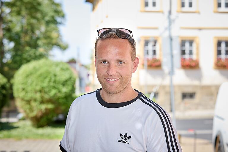 Sven Gibfried aus Röttingen wohnt gerne auf dem Land - obwohl er manche Vorzüge der Stadt vermisst. Sven Gibfried aus Röttingen wohnt gerne auf dem Land - obwohl er manche Vorzüge der Stadt vermisst.