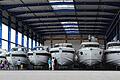 Bei Führungen durch die Werfthalle von Bavaria Yachtbau konnten die Besucher die verschiedenen Segel- und Motoryachten von innen und außen begutachten.