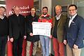Sie freuen sich über Geldspenden (von links): Werner Knaier, Pfarrer Martin Fromm, Jürgen Schulz, Christian Sturm, Dr. Hans-Adam von Schultzendorff und Cornelius Göb.