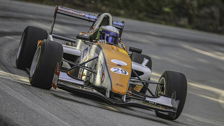 Georg Lang überzeugte heuer in seinem Formel 3-Renner mit konstant guten Leistungen. Georg Lang überzeugte heuer in seinem Formel 3-Renner mit konstant guten Leistungen.