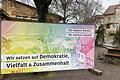 Dieses Banner steht am Dorfplatz von Willmars.