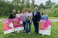 Prägnante Botschaften: Natalie Lenhart, Leonie Engl, Jenifer Gabel, Lucia Miserre, Uwe Zimmermann und Lena Kuhn (von links) freuen sich über das Ergebnis der Kommunikationskampgane.