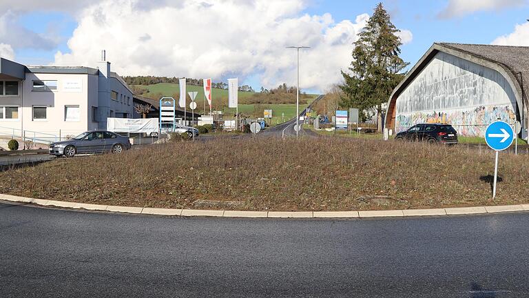Die Kreisel in Marktheidenfeld könnten attraktiver gestaltet werden, meint Wolfgang Hörnig. Im Bild ist der Kreisel am Äußeren Ring.