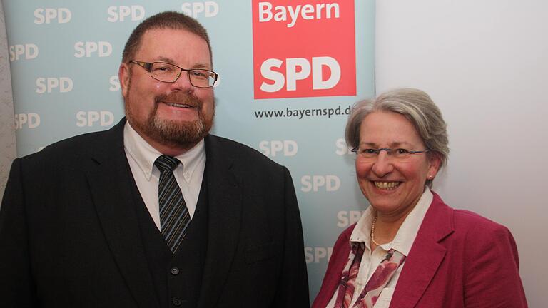 Der Parteilose Jürgen Wagenhäuser tritt für den SPD-Ortsverein Volkach&nbsp;als Kandidat zur Bürgermeisterwahl am 15. März 2020 an. Mit im Bild ist SPD-Ortsvorsitzende Barbara Nikola-Bier.