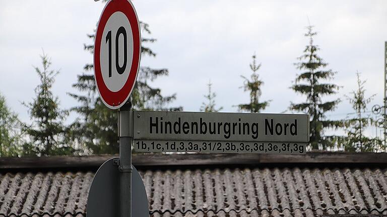 Hindenburgring Nord in Kitzingen: Unter einem Teil der Häuser sollen ehemalige Kalksteinsollen verlaufen. Mit den möglichen Gefahren befasste sich jetzt das Verwaltungsgericht Würzburg. Hindenburgring Nord in Kitzingen: Unter einem Teil der Häuser sollen ehemalige Kalksteinsollen verlaufen. Mit den möglichen Gefahren befasste sich jetzt das Verwaltungsgericht Würzburg.
