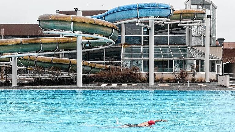 Das Ende einer langen Geschichte: Das Nautiland-Bad in der Zellerau schließt ab 6. März. Auf den Nachfolger müssen die Badegäste bis 2019 warten.