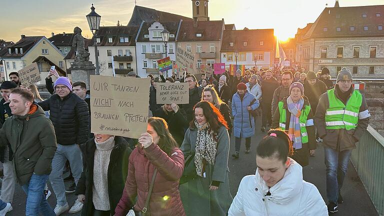 Um die 1100 Menschen beteiligten sich vergangenen Samstag an der Demonstration gegen rechts in Kitzingen. Jetzt gibt es eine weitere Veranstaltung in der Stadt.&nbsp;