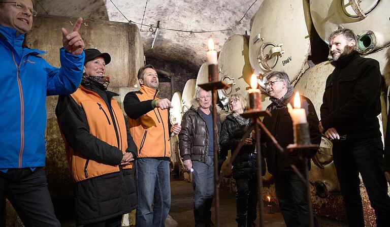 Mitglieder des Vereins 'Die Deusterkeller' führten auf diesem Archivbild Besucher durch die sogenannten Deusterkeller am Hindenburgring in Kitzingen.