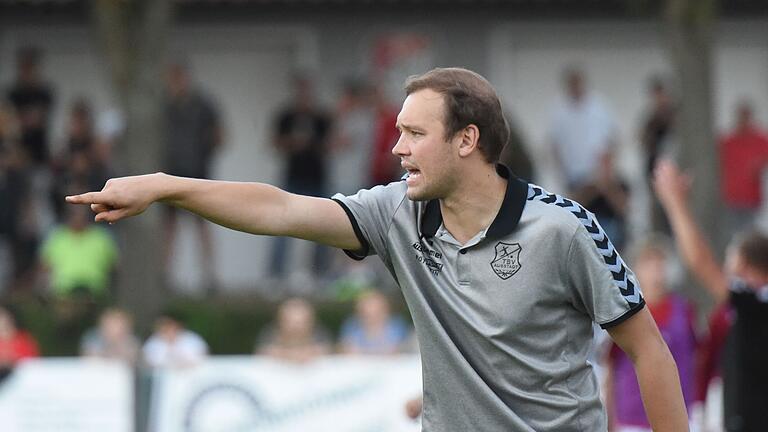 &nbsp;Trainer Julian Grell (TSV Aubstadt) hofft auf einen Auswärtserfolg seiner Mannschaft bei der SpVgg Bayreuth.