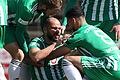 Da sitzt er und freut sich: Adam Jabiri steuerte zwei Treffer zum 3:0-Sieg des FC 05 Schweinfurt bei. Hier beglückwünschen ihn Kristian Böhnlein (links) und Malik McLemore zum 1:0.