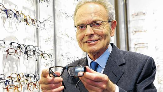 Mann mit Brille: Günther Fielmann wird 75 Jahre alt. Mann mit Brille: Günther Fielmann wird 75 Jahre alt.