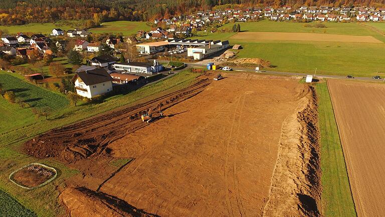 Die Erdarbeiten haben begonnen. Auf dem im Bild zu sehenden Areal am Ortstrand von Nantenbach entsteht der Neubau der Mainfränkischen Werkstätten. Der Spatenstich soll im Januar nachgeholt werden. Die Erdarbeiten haben begonnen. Auf dem im Bild zu sehenden Areal am Ortstrand von Nantenbach entsteht der Neubau der Mainfränkischen Werkstätten. Der Spatenstich soll im Januar nachgeholt werden. 