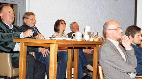 Sieben Kurfürsten wählten einst den König. Und sieben Haßbergler kürten den Bierprinzen: Michael Gerhart, Michael Bayer, Franziska Endres, Horst Heurung, Moni Göhr, Max Göller und Wilhelm Schneider. Sieben Kurfürsten wählten einst den König. Und sieben Haßbergler kürten den Bierprinzen: Michael Gerhart, Michael Bayer, Franziska Endres, Horst Heurung, Moni Göhr, Max Göller und Wilhelm Schneider.
