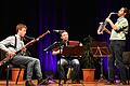 Der Seniorenbeirat der Stadt Haßfurt, der gemeinnützige Verein &bdquo;Yehudi Menuhin Live Music Now Franken&ldquo; und das Trio &bdquo;BunterKunt&ldquo; mit Nico Theodossiadis (Saxophon), Matthias Löffelmann (Fagott) und Nico Graz (Akkordeon) boten den Besuchern des kostenlosen &bdquo;Konzerts für Senioren&ldquo; in der Stadthalle in Haßfurt einen besonderen Genuss.