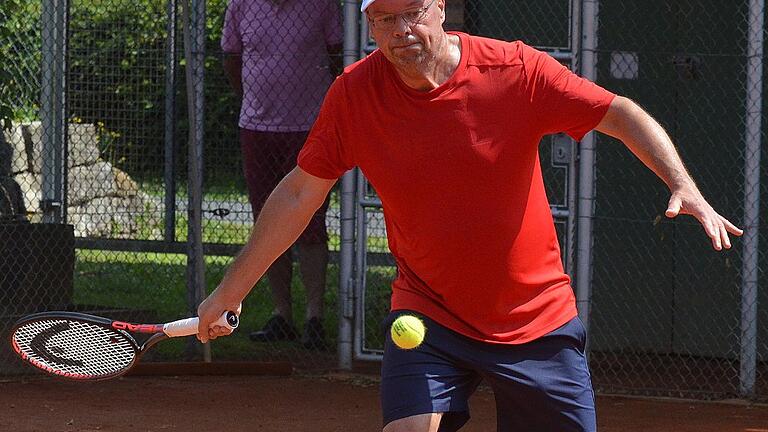 Klaus Möhring konnte sein Einzel gewinnen, die 2:7-Niederlage seines TC Schweinfurt in der Landesliga Nord der Herren 60 gegen Spitzenreiter TC Bamberg war aber nicht zu verhindern.