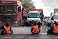 Mit Straßenblockaden versuchen Aktivisten der Letzten Generation, wie hier in Berlin, ihrer Forderung nach mehr Klimaschutz Nachdruck zu verleihen.