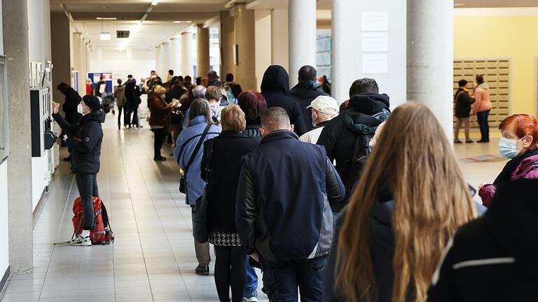 So wie hier an der Universität in Jena findet an diesem Freitag auch an der Uni Würzburg&nbsp; eine weitere Impfaktion für alle Interessierten statt – von 9.30 bis 14.30 Uhr an der Mensateria am Campus Hubland-Nord. Eine Anmeldung ist nicht erforderlich.