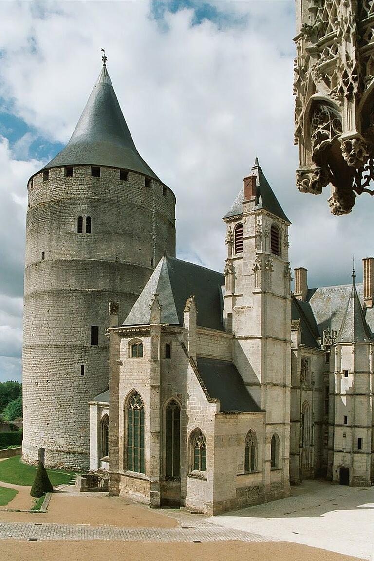 Gegenstück zum Schweinfurter Schrotturm: Im Wahrzeichen Châteauduns wohnte mal ein Freund von Jeanne d´Arc.