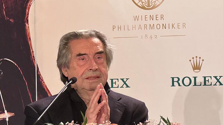Dirigent Riccardo Muti       -  Der Italiener Riccardo Muti wird zum siebten Mail das Neujahrskonzert aus Wien dirigieren. (Archivfoto)