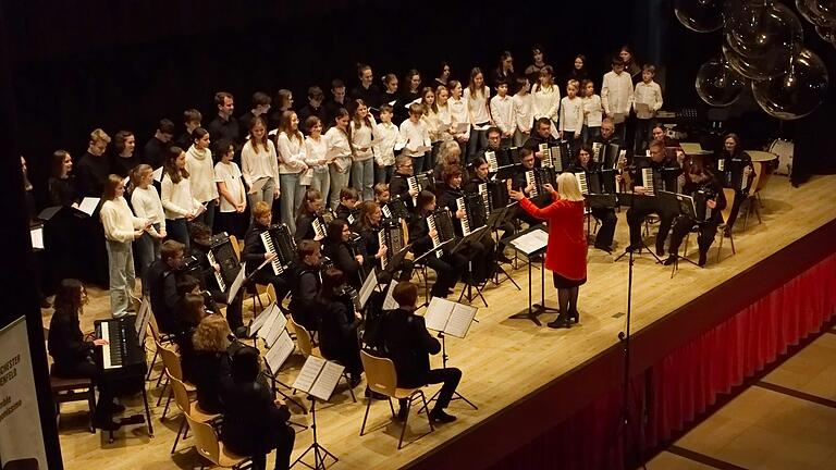 Das Akkordeonorchester Marktheidenfeld lädt am 22. März zum Akkordeon-Konzert in die Staatliche Realschule ein. Das Akkordeonorchester Marktheidenfeld lädt am 22. März zum Akkordeon-Konzert in die Staatliche Realschule ein. 