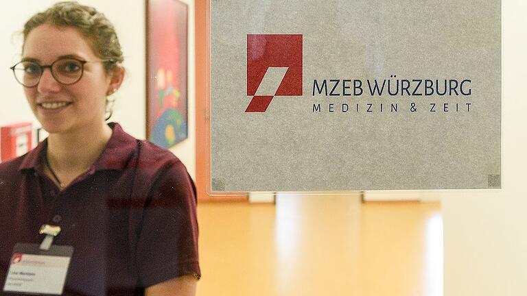 Physiotherapeutin Lisa Merklein im neuen MZEB Würzburg, das unter der Trägerschaft der Blindeninstitutsstiftung eingerichtet wurde.