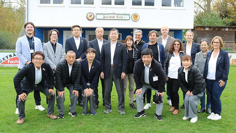 Im Rahmen des internationalen Fachkräfteaustauschs mit Japan im Sport hat eine Delegation aus dem Land der aufgehenden Sonne Station in Lohr gemacht. Auf dem Programm stand unter anderem ein Austausch mit dem TSV Lohr.&nbsp;