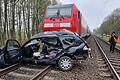 Unfall Bahübergang Hannover.jpeg       -  An einem Bahnübergang nahe Hannover hat ein Zug ein Auto erfasst.