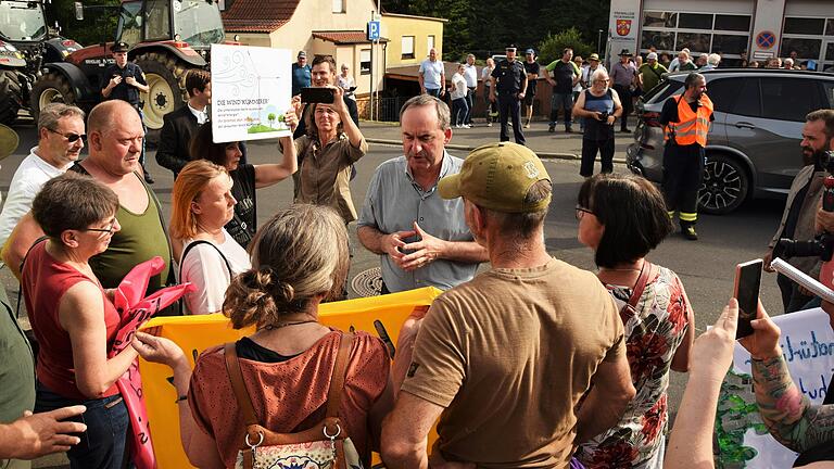 Bei einem Auftritt Ende Juni in Rechtenbach (Lkr. Main-Spessart) lederte Bayerns Wirtschaftsminister Hubert Aiwanger heftig gegen ein mögliches Biosphärenreservat im Spessart. Im Landtag brachte ihm das nun harte Kritik aus der Opposition ein.