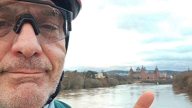 Stephan Zimmermann in der ehemaligen Heimat: Blick vom Main auf das Aschaffenburger Schloss