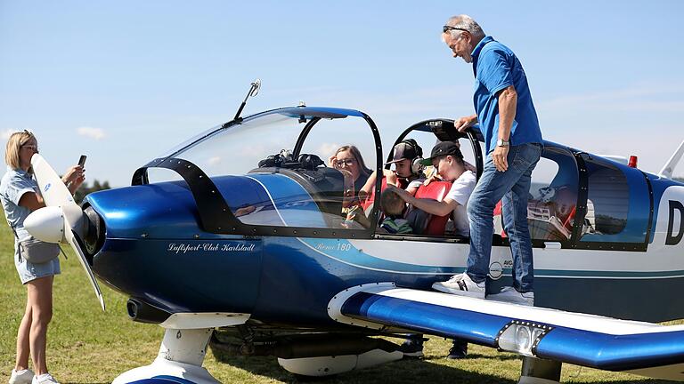 Es wurden zahlreiche Rundflüge mit den drei vereinseigenen Motorflugzeugen durchgeführt.