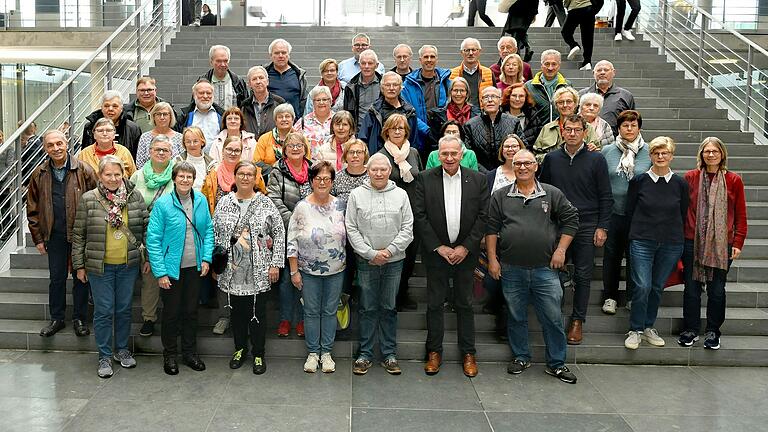 Die Reisegruppe des KAB Stadt- und Kreisverbands Schweinfurt zu Besuch bei MdB Paul Lehrieder.