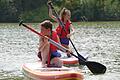 Dahinbrettern auf dem Ellertshäuser See: Die Niederwerrner Ferienspaßkinder übten den Trendsport 'Stand Up Paddling'.