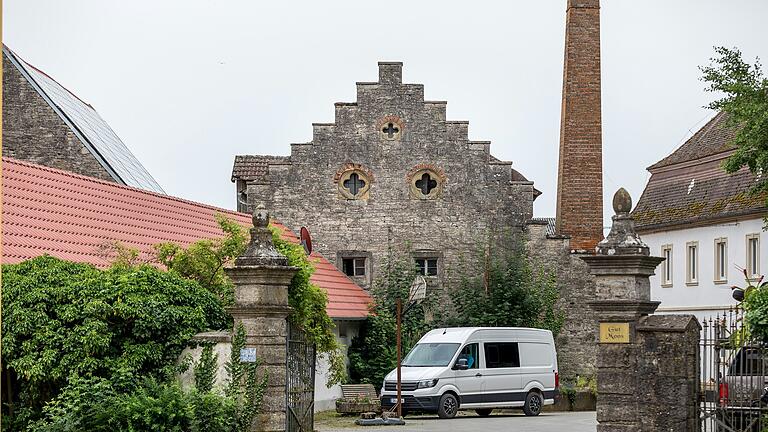 Gut Moos: Moderne Reitanlage mit Gutshaus. Gut Moos: Moderne Reitanlage mit Gutshaus.