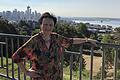 &quot;Think big&quot; in Seattle: Gisela Bartenstein-Eschner vor der Skyline der Westküsten-Metropole, inklusive Space Needle, einem der größten Bauwerke der USA.
