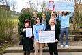 Sylvia Pöhlmann (St. Margareten Apotheke), Heike Tschall (Schulleiterin), Heike Smoll (Elternbeiratsvorsitzende), Gabi Berwian (Resilienztrainerin), (Vertreter der Sparkasse Mainfranken, Miriam Hopf und Torsten Bolz (Firma Koenig und Bauer Gießerei)