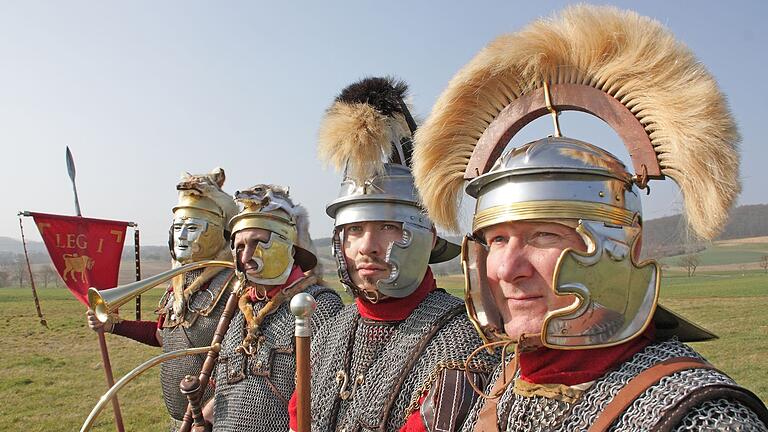 Römische Legionäre machten Eindruck, das gilt auch für ihre modernen 'Nachfahren' wie sie beispielsweise beim Museumsfest im Museum für Franken (Foto) zu sehen waren. Marschierten die Römer einst auch durch das Gebiet des heutigen Main-Spessart-Kreises?