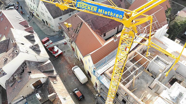 Drohnenaufnahmen von dem Kranunfall in Kitzingen am 1. April.