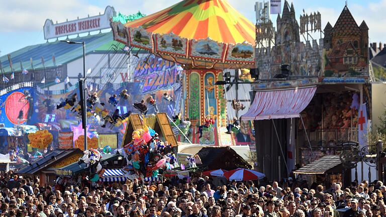 189. Münchner Oktoberfest - Letzter Tag       -  Millionen Menschen feierten friedlich auf der Wiesn 2024 . (Archivfoto)