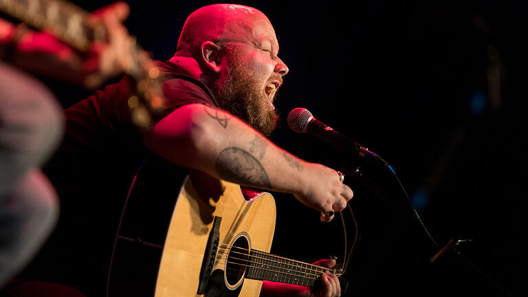 Duo-Konzert Andreas Kümmert       -  Rund 250 Menschen besuchen am Mittwoch (16.10.19) das Duo-Konzert von Andreas Kümmert der „Something-in-my-Heart-Tour-2019“ in der Posthalle in Würzburg.