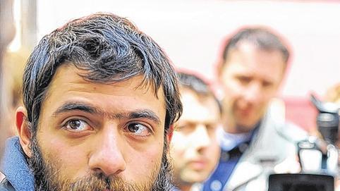 Ashkan Khorasani lebt in Berlin.