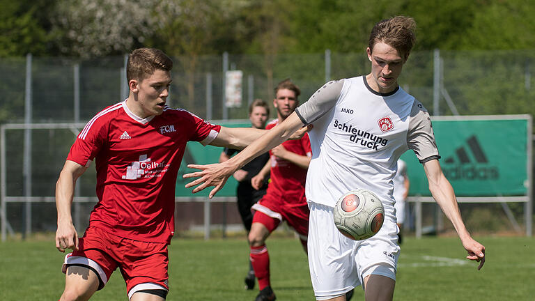 Kickers-Nachwuchshoffnung nach Verkehrsunfall im Krankenhaus       -  Kickers-Nachwuchshoffnung Maximilian Breunig (rechts).