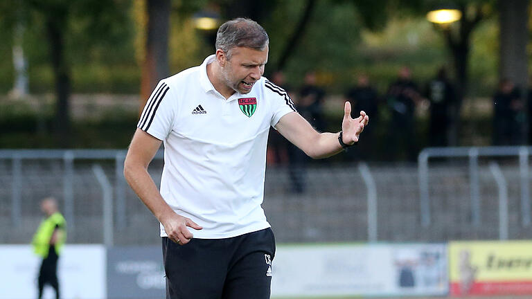 Trainer Christian Gmünder (1. FC 05 Schweinfurt) hofft auf einen Sieg seiner Mannschaft gegen den TSV Rain/Lech.