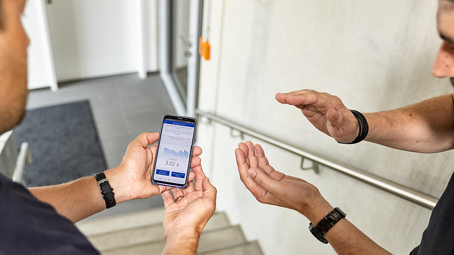 Wegerich - Die App 'myRaumklang' wurde entwickelt, um den Nachhall in Räumen zu messen. Wegerich - Die App 'myRaumklang' wurde entwickelt, um den Nachhall in Räumen zu messen.