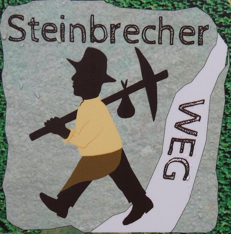 Der 7,25 Kilometer lange Wanderweg ist mit diesem Logo gekennzeichnet, dass einen Steinhauer mit seiner typischen Ausrüstung darstellt. Der 7,25 Kilometer lange Wanderweg ist mit diesem Logo gekennzeichnet, dass einen Steinhauer mit seiner typischen Ausrüstung darstellt.