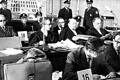 Beginn der Aufarbeitung: Die Angeklagten und ihre Anwälte 1964 im Frankfurter Auschwitz-Prozess.