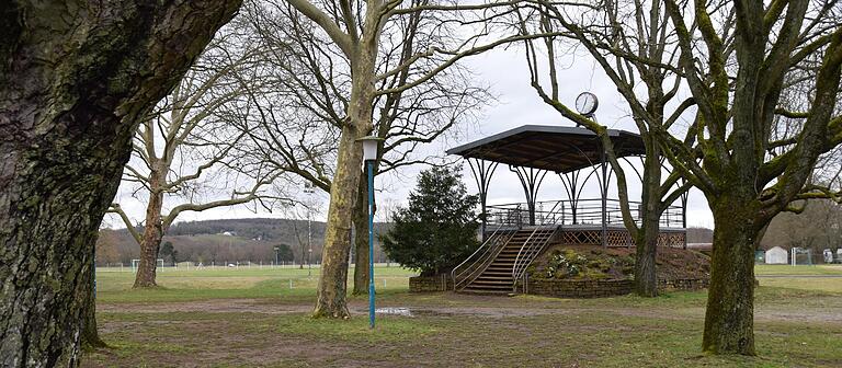 Ein ehemaliger Bunker mit einem Pavillon darüber zählt zu den Einrichtungen auf der Freizeitanlage Sennfeld.