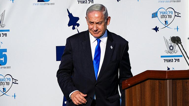 Benjamin Netanjahu, Ministerpräsident von Israel, besuchte im Juni den Luftwaffenstützpunkt Hatzerim. Benjamin Netanjahu, Ministerpräsident von Israel, besuchte im Juni den Luftwaffenstützpunkt Hatzerim.