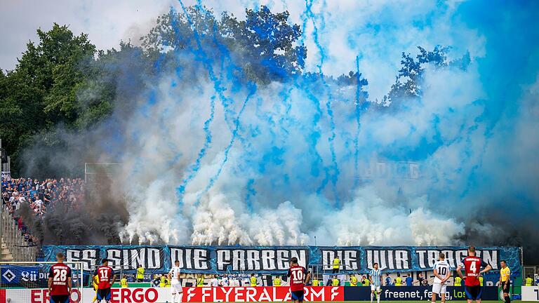 SV Meppen - Hamburger SV - Die HSV-Fans haben dem Club wieder eine Geldstrafe eingebrockt. SV Meppen - Hamburger SV - Die HSV-Fans haben dem Club wieder eine Geldstrafe eingebrockt.
